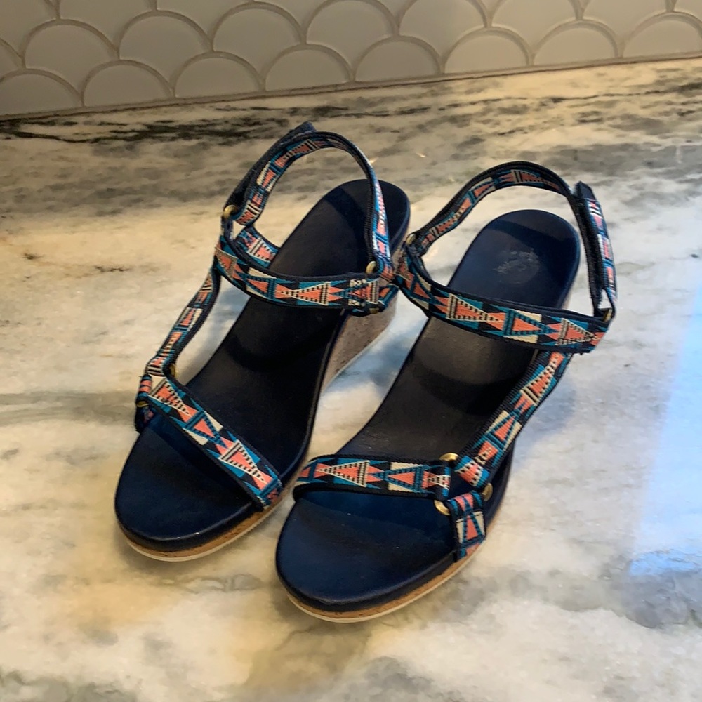 Adorable Teva wedge sandals